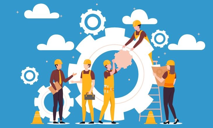 Ouvrier en train de construire un site e-commerce BtoB en partant du BtoC.