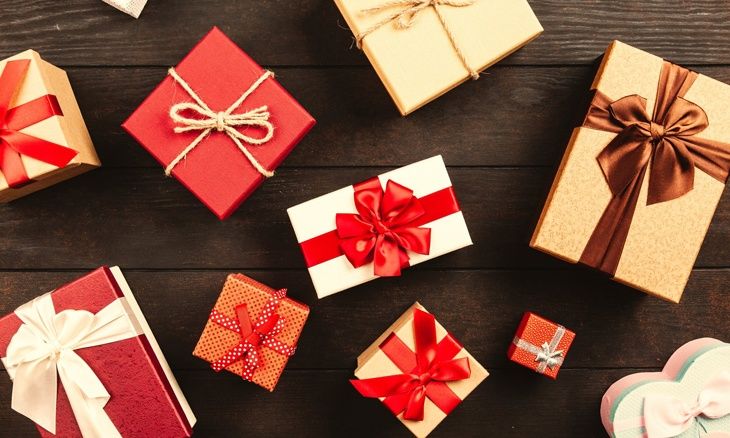 Cadeaux gagnés pendant un jeu-concours sur les réseaux sociaux.